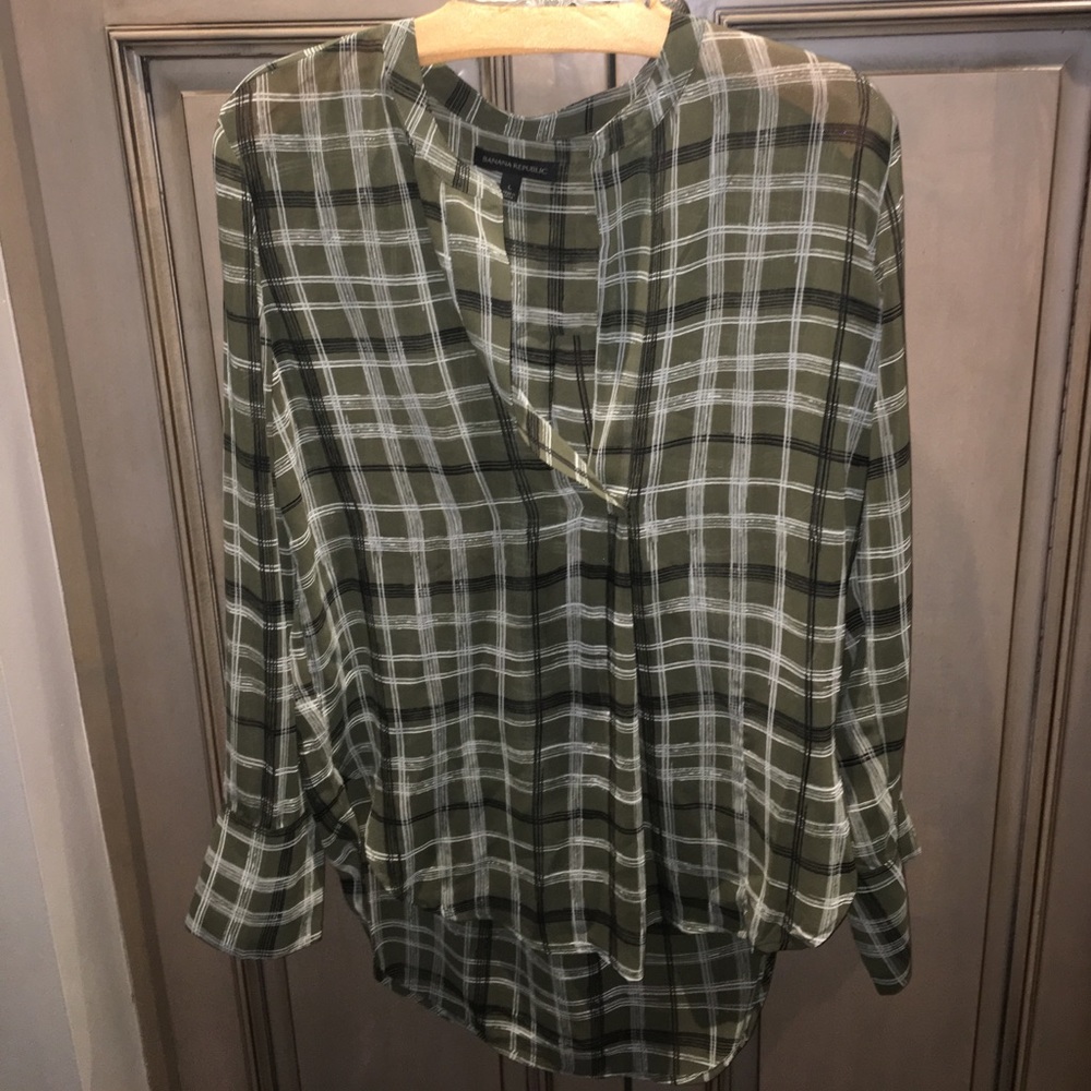 Lightweight Green Plaid Top by Banana Republic that’s sheer - Picture 4 of 7